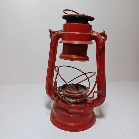 VTG Winged Wheel Lantern Red Made in Japan Kerosene Oil Lamp No. 400 no glass sh - Picture 1 of 9